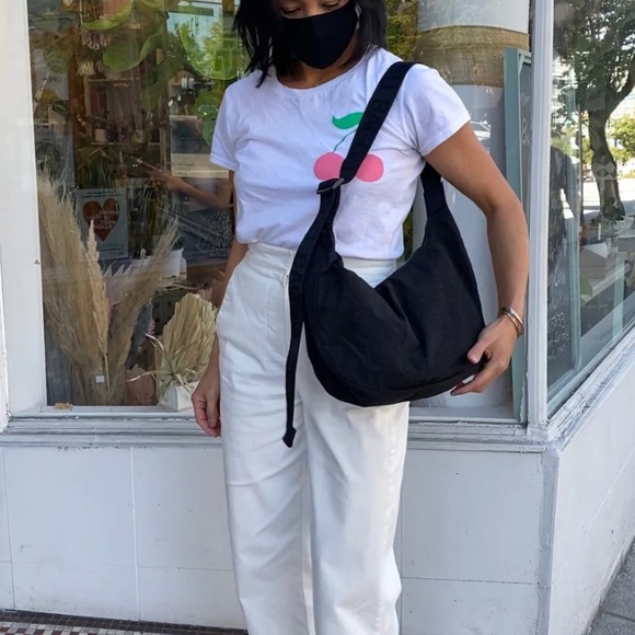 Baggu crescent bag in BLACK - Picture 2 of 8